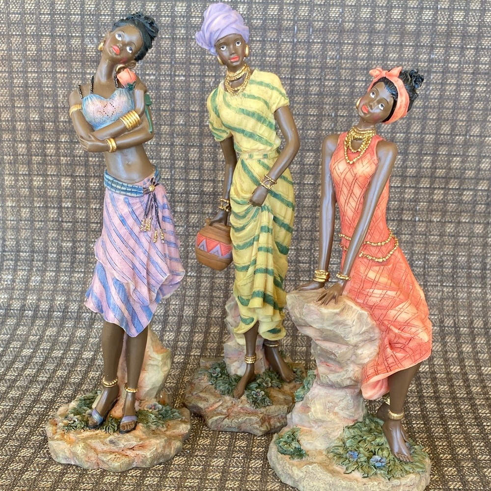 Elegant African Figurine Set